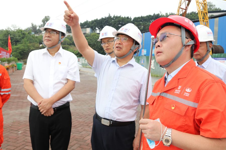 紀(jì)檢監(jiān)察組組長、廳黨組成員楊暉一行赴沿江高速調(diào)研指導(dǎo)工作 (3).jpg