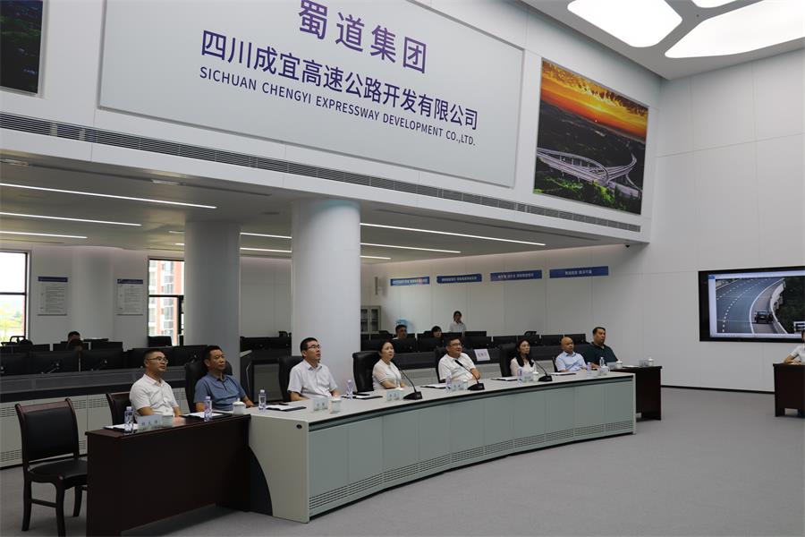 省紀委監委駐蜀道集團紀檢監察組組長、蜀道集團黨委委員、紀委書記張毅一行調研成宜智慧高速.JPG