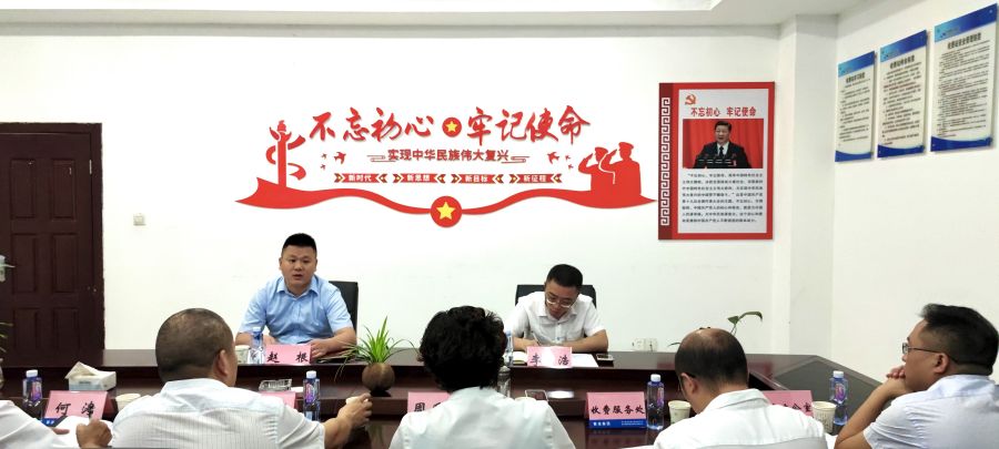 蜀道高速集團(tuán)黨委副書記、董事趙根赴南渝綿南公司開展2022年“夏送清涼”慰問、專題宣講暨調(diào)研座談會 (3).jpg